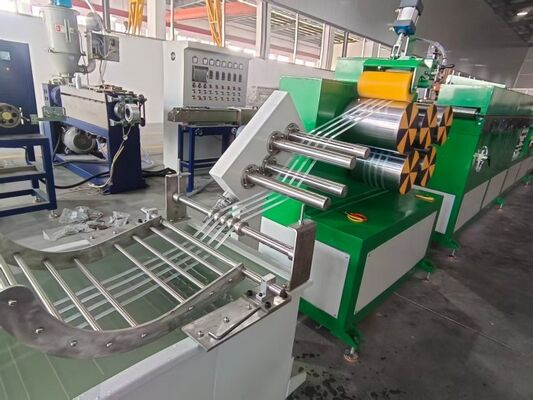 Le niveau d'eau du réservoir automatique de la ligne d'extrusion de sangle en PP