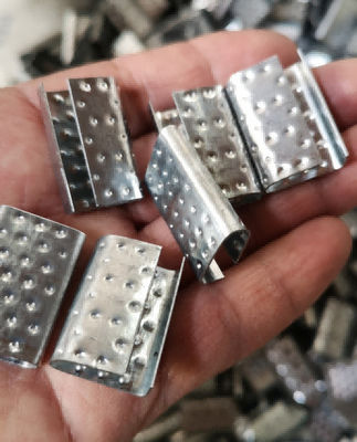 Étanchéité métallique de polyester PET avec pinceau à trou sous pression