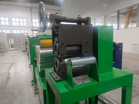 Réglage précis, performance polyvalente – Machine à gaufrer avec contrôle flexible de la profondeur et de la pression