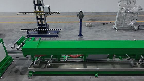 Finition de surface lisse avec des rouleaux de chrome miroir dans des unités de détachement